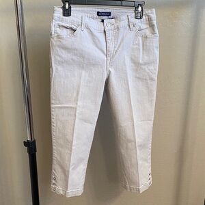 Bandolino Beige Cotton Capris. Size 8. $6